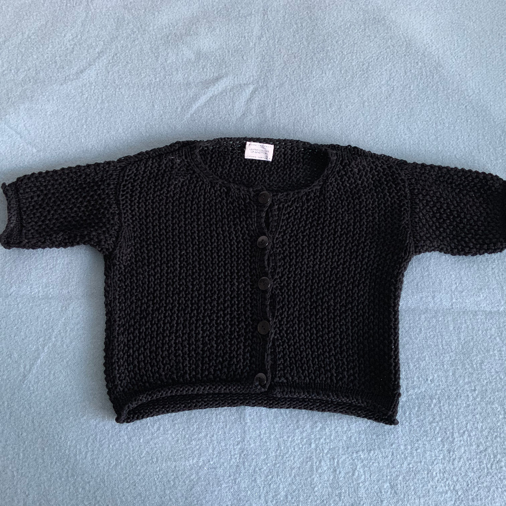 Benetton cropped cotton knit black top buttons XS